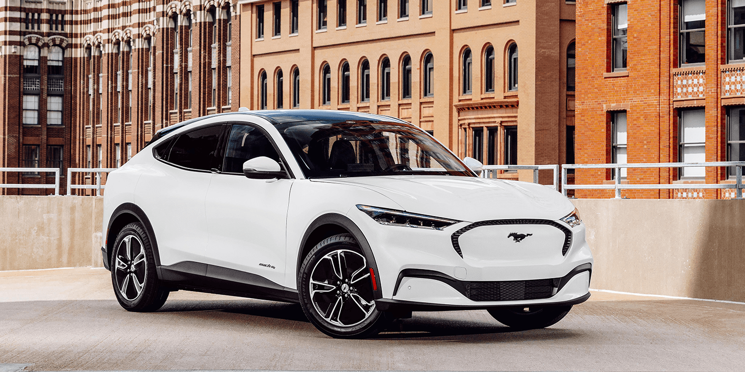 Hinweis auf Serienstart des Ford Mustang Mach E im Dezember electrive