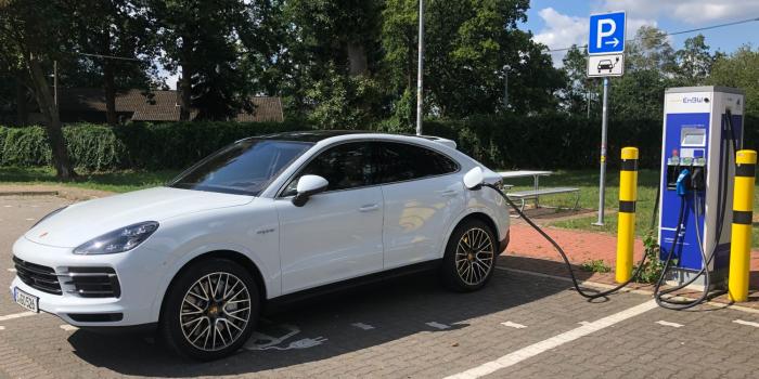 Porsche cayenne coupe e ehybrid schaal