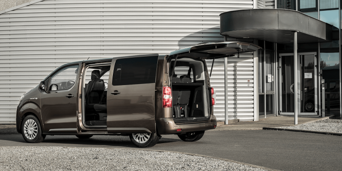 Toyota proace verso electric min