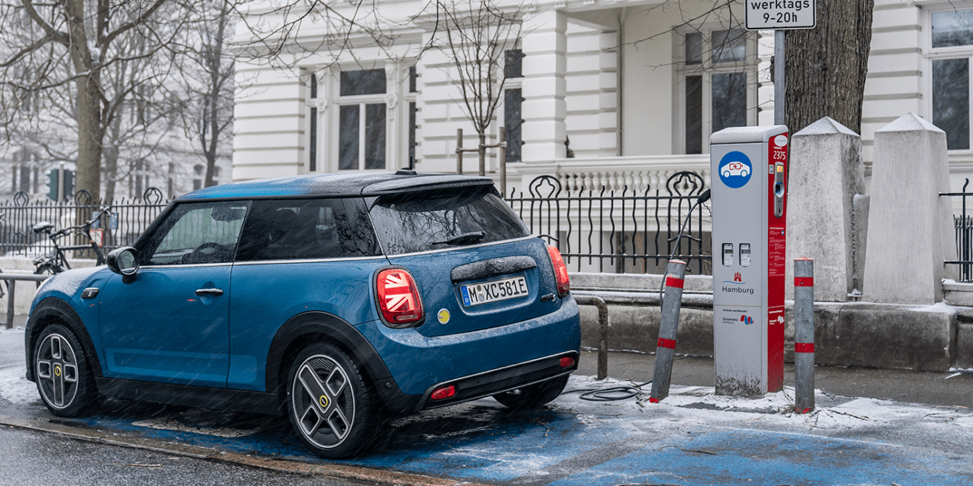 mini cooper se 2021 002 hamburg ladestation charging station min mini cooper se 2021 002 hamburg ladestation charging station min
