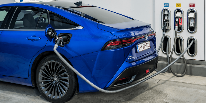 Toyota mirai h2 tankstelle hydrogen fuelling station air liquide min