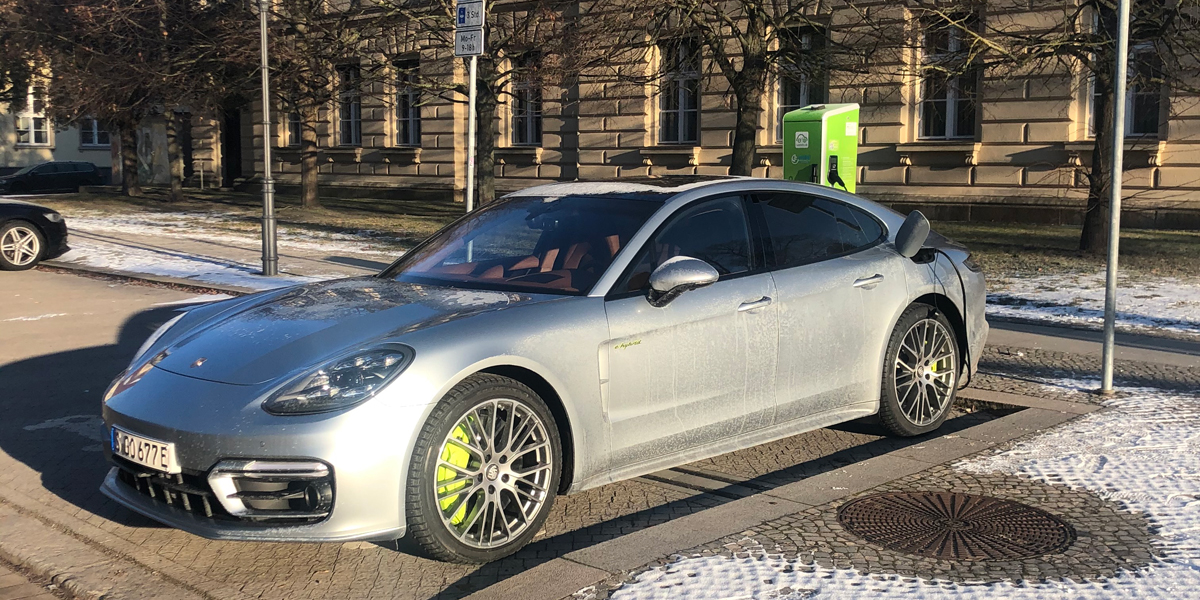 Porsche Panamera Ladestation Salzkruste Porsche Panamera Ladestation Salzkruste