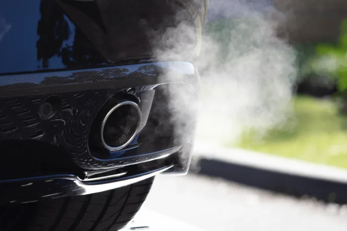 Auspuff exhaust benzin gasoline diesel unsplash min e