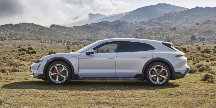 Porsche taycan cross turismo 4s min