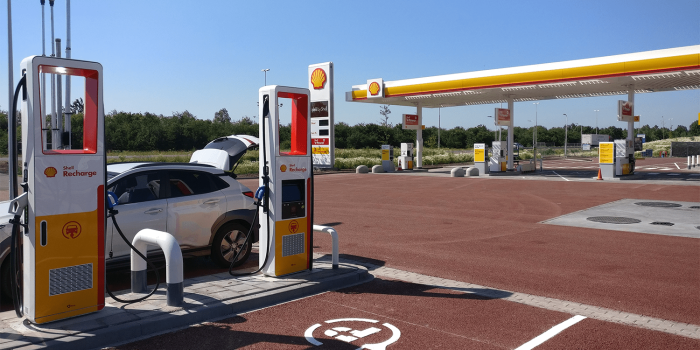 Shell ladestation charging station min