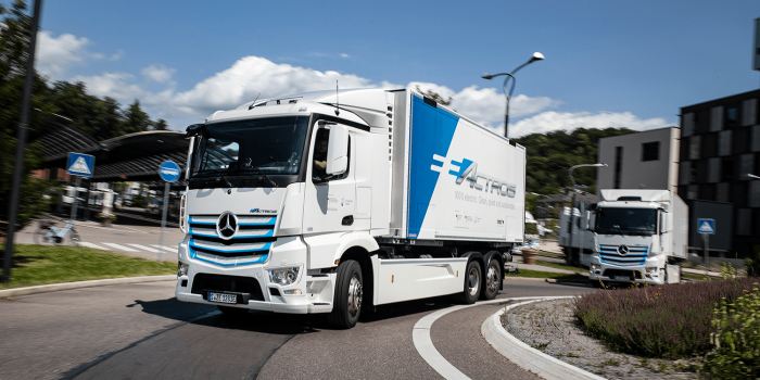 Mercedes benz eactros e lkw electric truck min