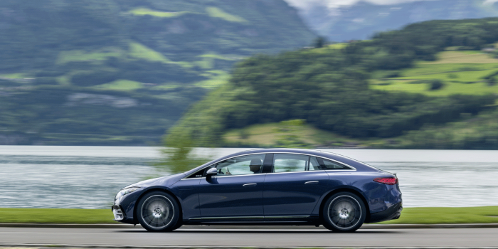 Mercedes benz eqs min