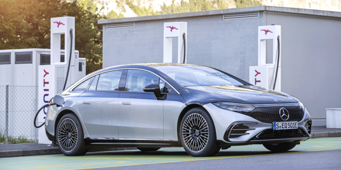 Mercedes benz eqs min