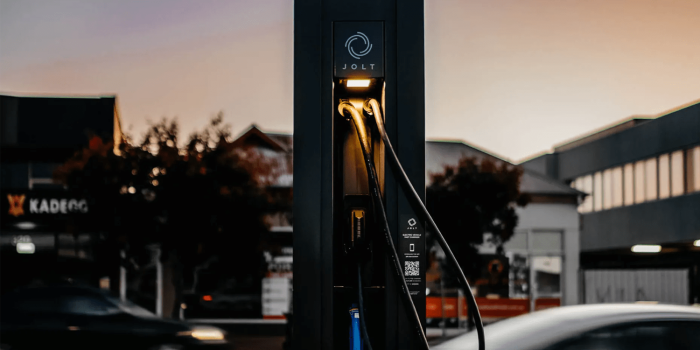Jolt ladestation charging station min