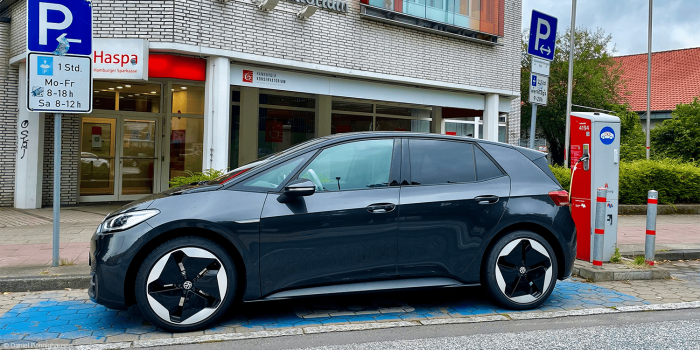 Volkswagen id3 pure performance hamburg ladestation charging station fahrbericht daniel boennighausen min