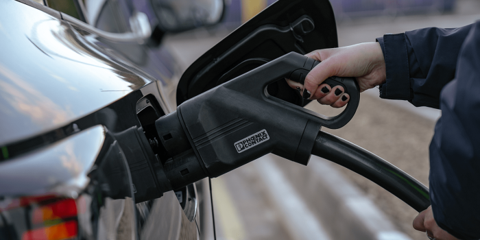 Heliox ladestation charging station ccs phoenix contact min