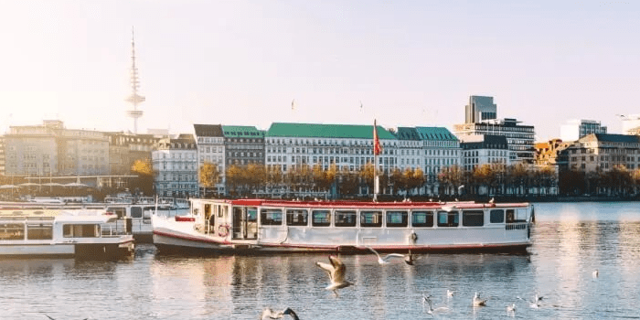 Alsterdampfer hamburg min