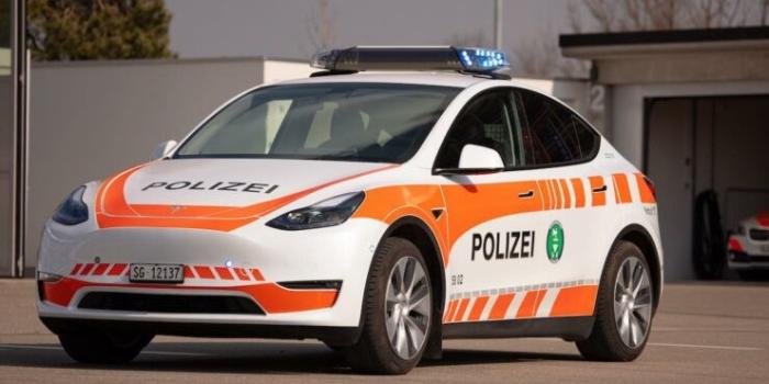 Tesla model y polizei st gallen