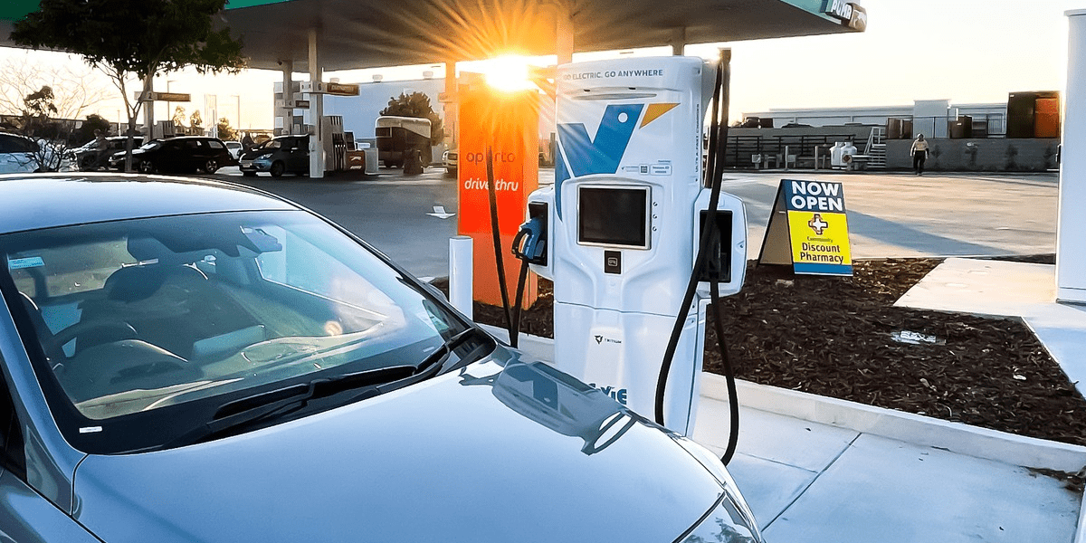 Evie networks ladestation charging station australien australia min