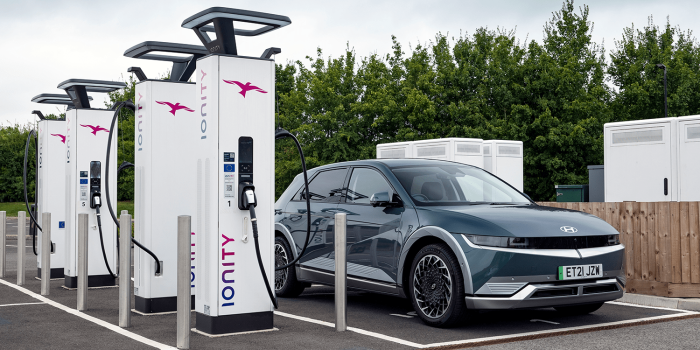 Ionity ladestation charging station min