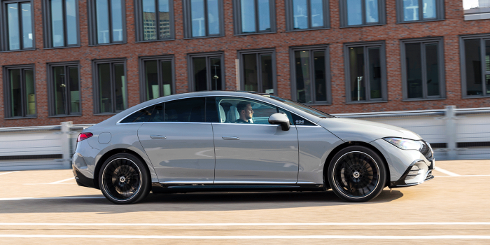 Mercedes benz eqe min