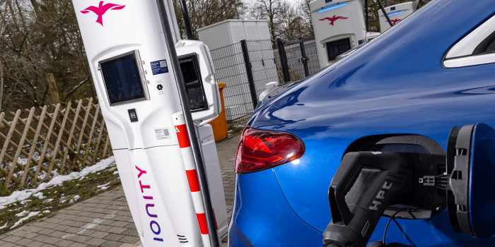 Mercedes benz eqe ionity ladestation charging station min