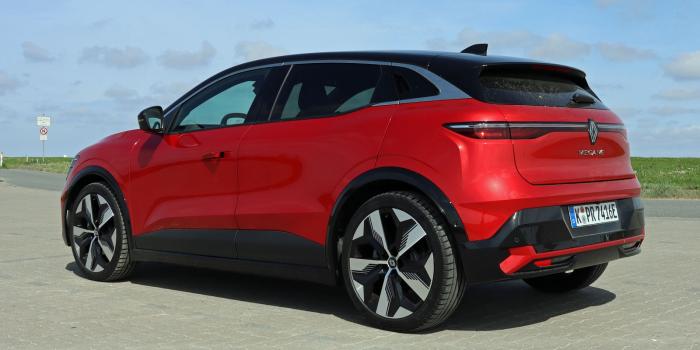 Renault megane e tech cms