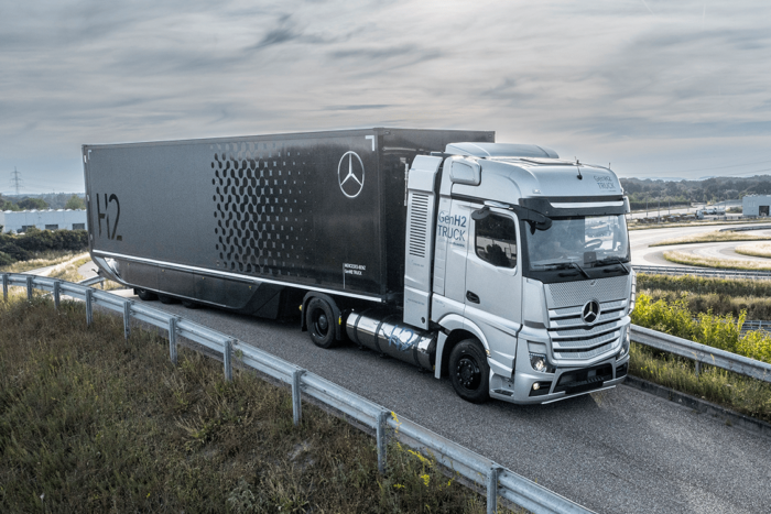 Daimler truck mercedes genh2 min e