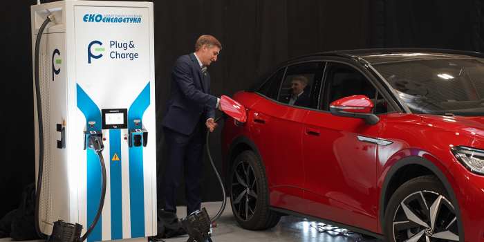 Plug and charge iso min