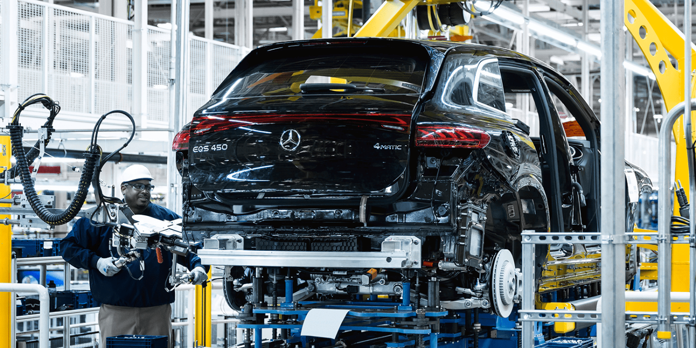 Mercedes benz eqs suv min