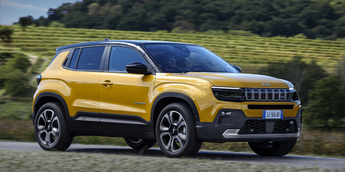 Jeep avenger bev italien italy min