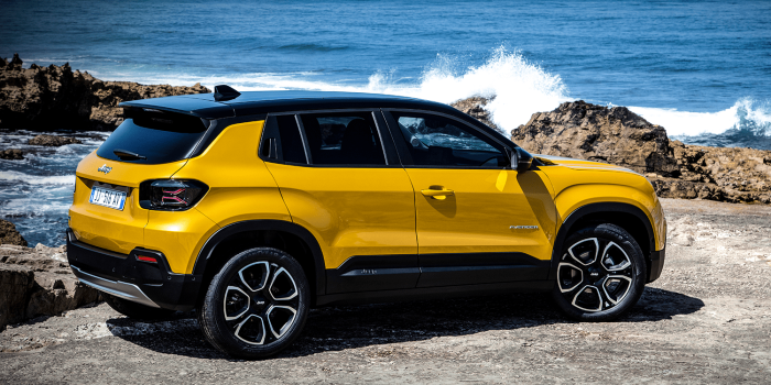 Jeep avenger bev italien italy min