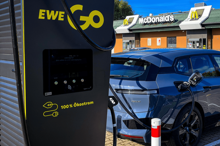 Bmw ix xdrive ewe go ladestation charging station fahrbericht daniel boennighausen min e