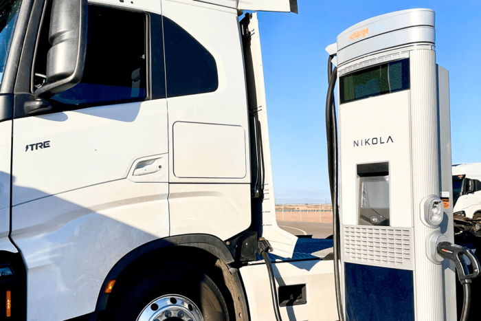 Nikola motor nikola tre bev chargepoint ladestation charging station e lkw electric truck min e