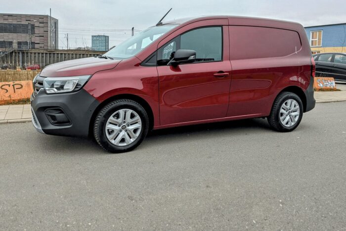 renault kangoo e tech 2023 min