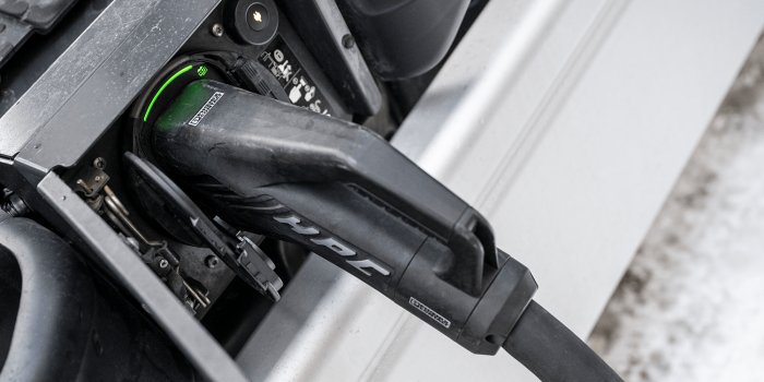 Mercedes benz eactros longhaul e lkw electric truck ladestation charging station ccs min