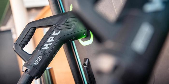 Chargepoint ladestation charging station raw charging grossbritannien uk ccs min