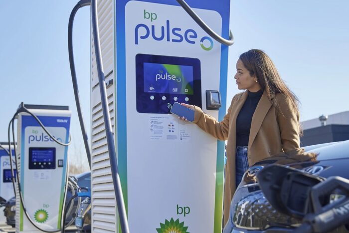 Bp pulse ladestation charging station apcoa min e