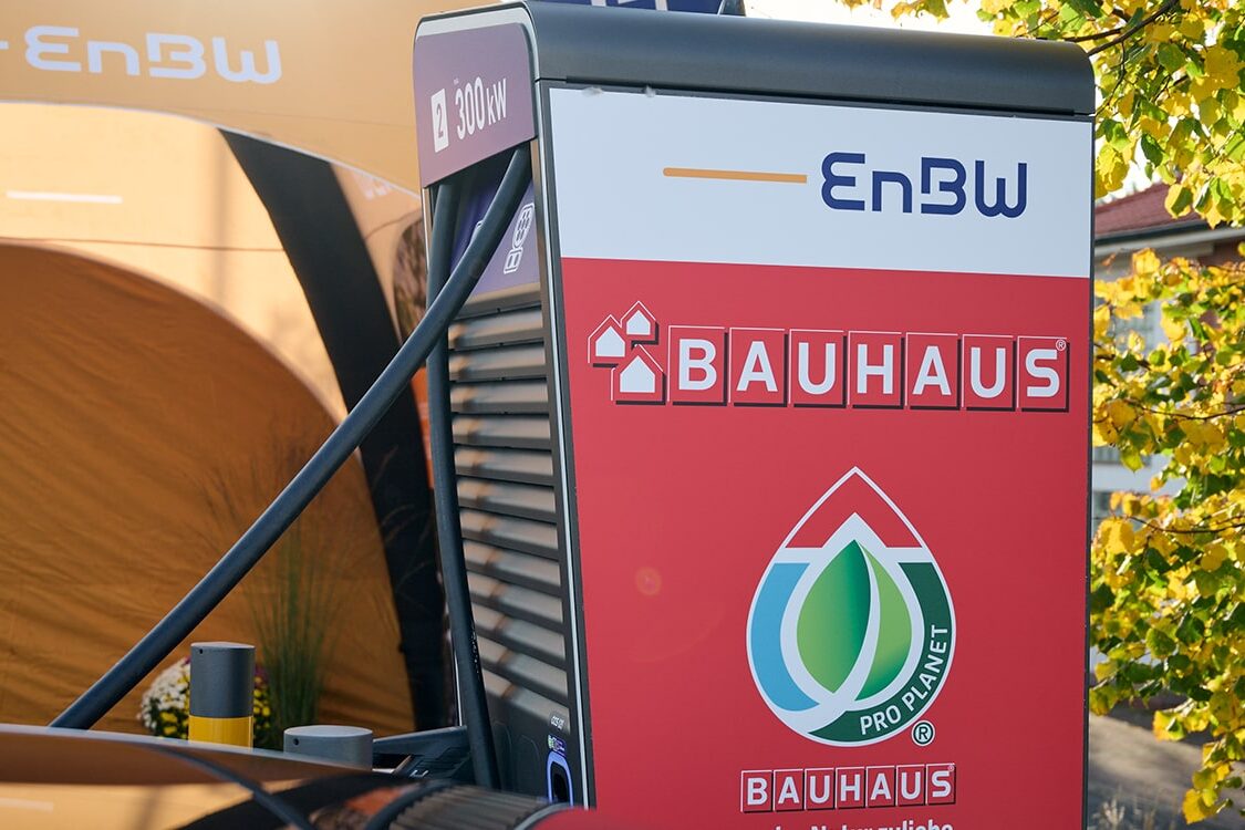 EnBW nimmt 28 HPCLadepunkte an Berliner BauhausFilialen in Betrieb