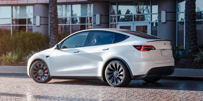 Tesla model y min