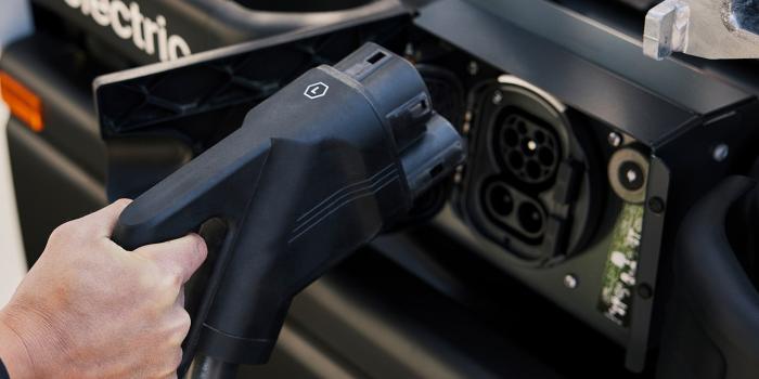 Mercedes benz eactros e lkw electric truck einride postnord norwegen norway ladestation charging station ccs min