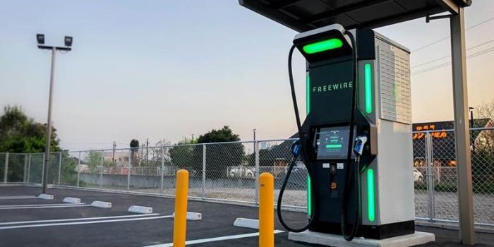 Freewire ladestation charging station japan chademo min