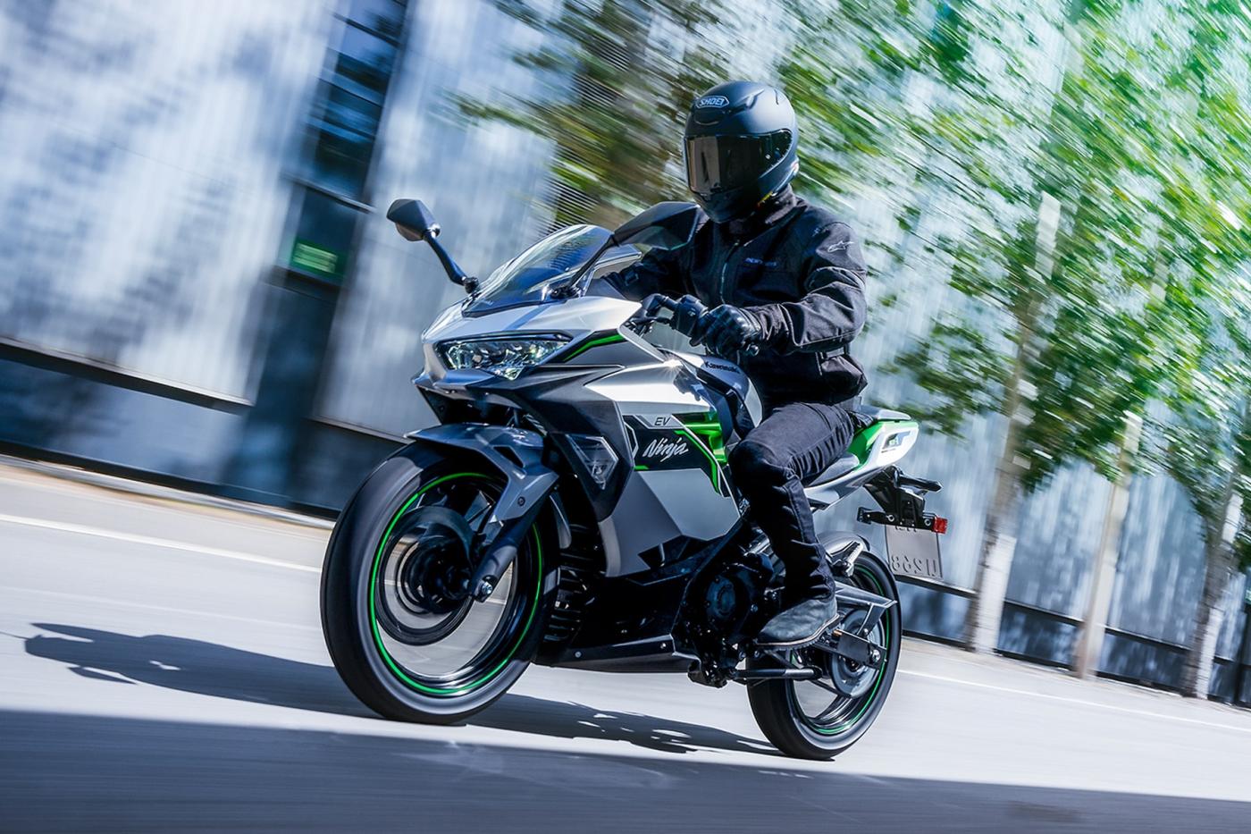 kawasaki-ninja-e-1-e-motorrad-electric-motorcycle-2023-03-min