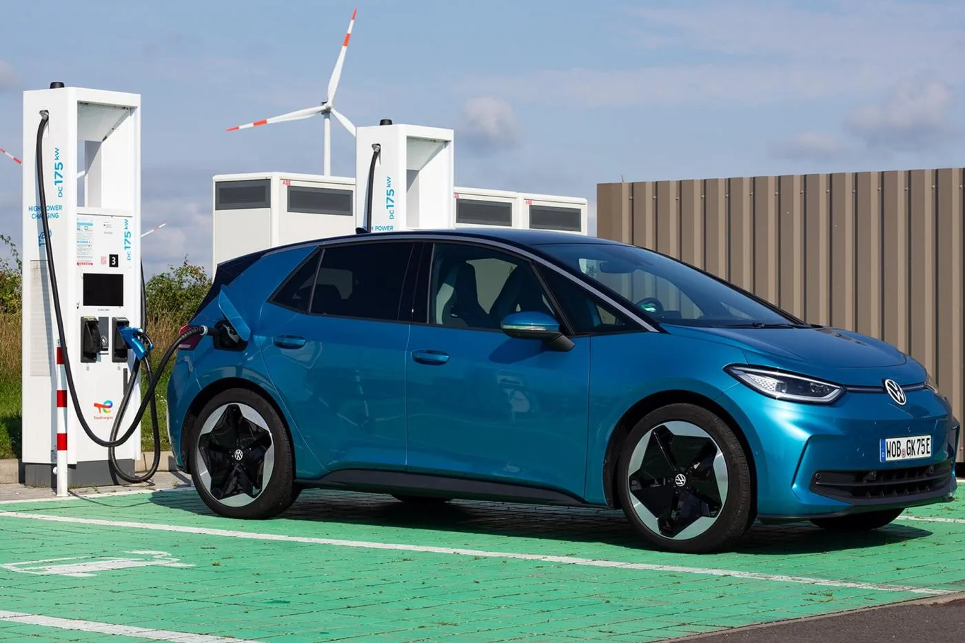 volkswagen id3 total ladestation charging station fahrbericht daniel boennighausen 2023 01 min