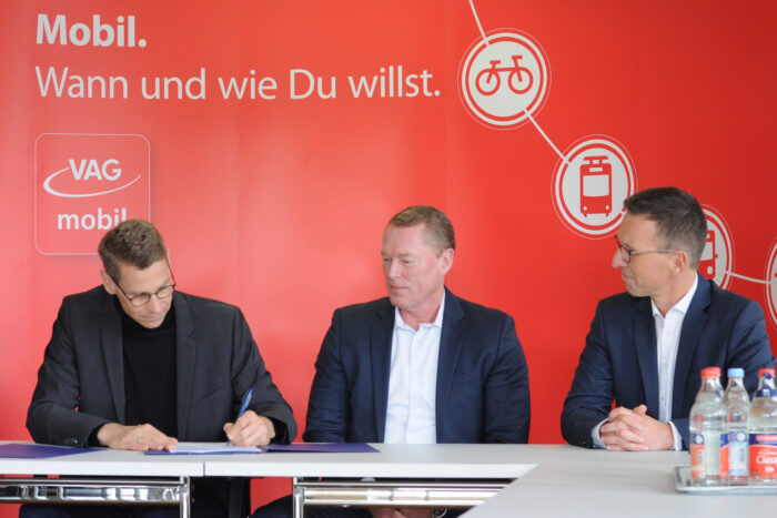 Daimler buses freiburger verkehrs ag vertragsunterzeichnung