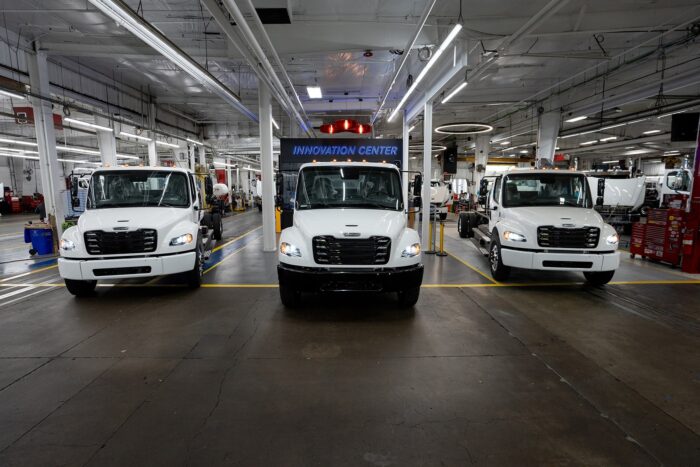 Daimler truck freightliner em2 e lkw electric truck usa min