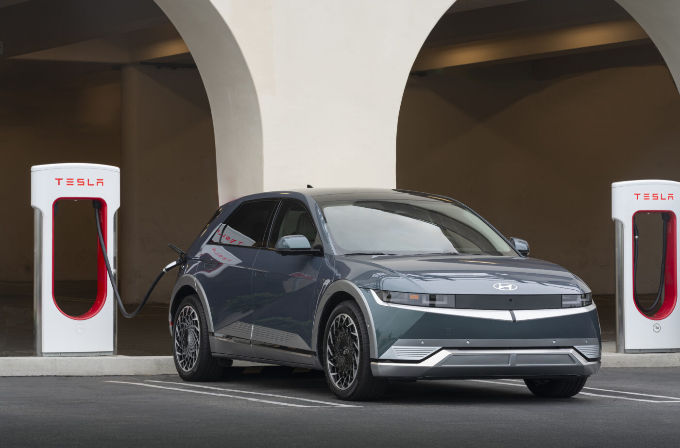 Large hyundaielectricvehiclestoaddnorthamericanchargingstandard