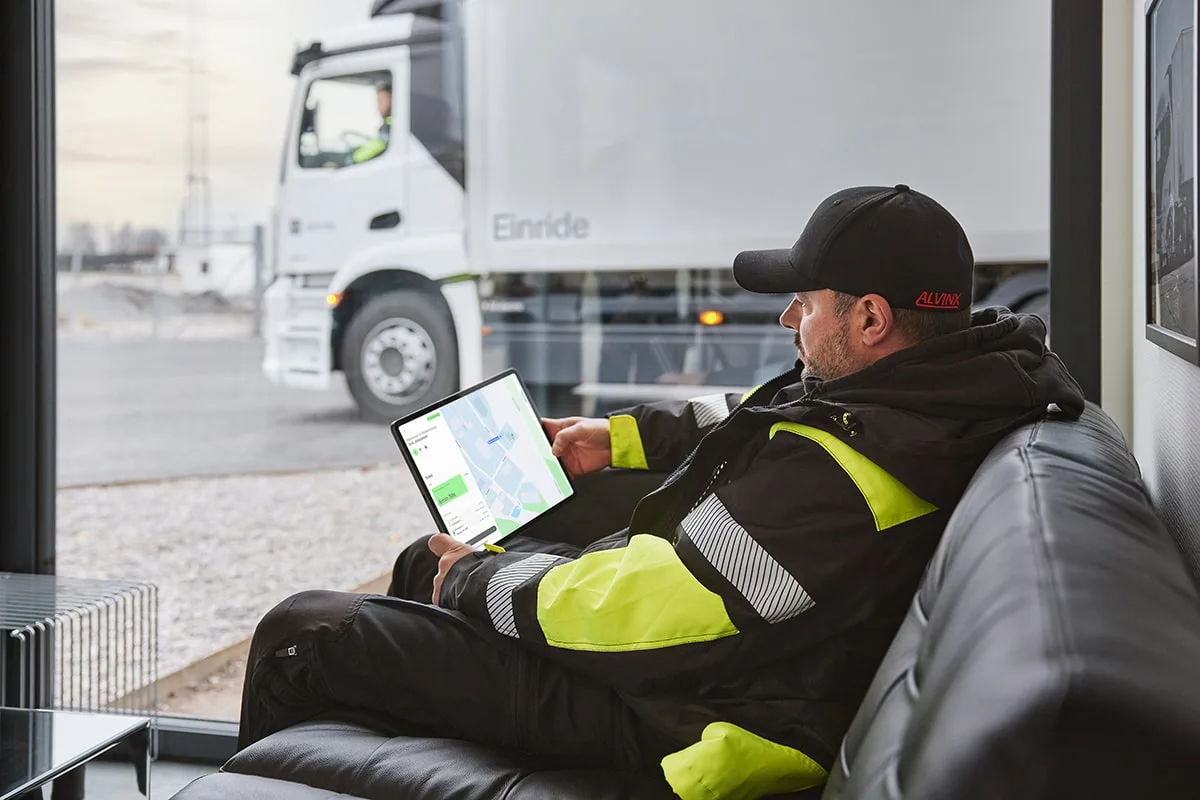 einride e lkw electric truck ladestation charging station schweden sweden rosersberg 2023 02 min