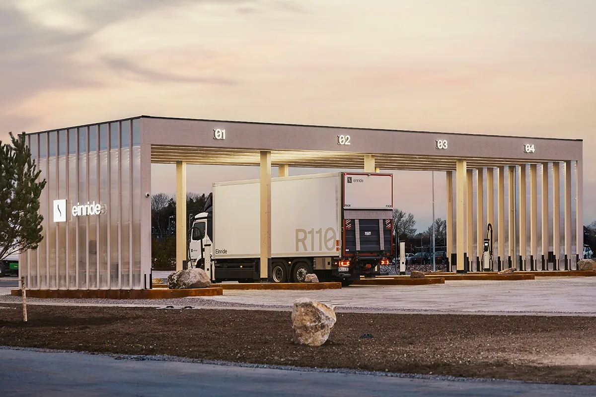 einride e lkw electric truck ladestation charging station schweden sweden rosersberg 2023 04 min