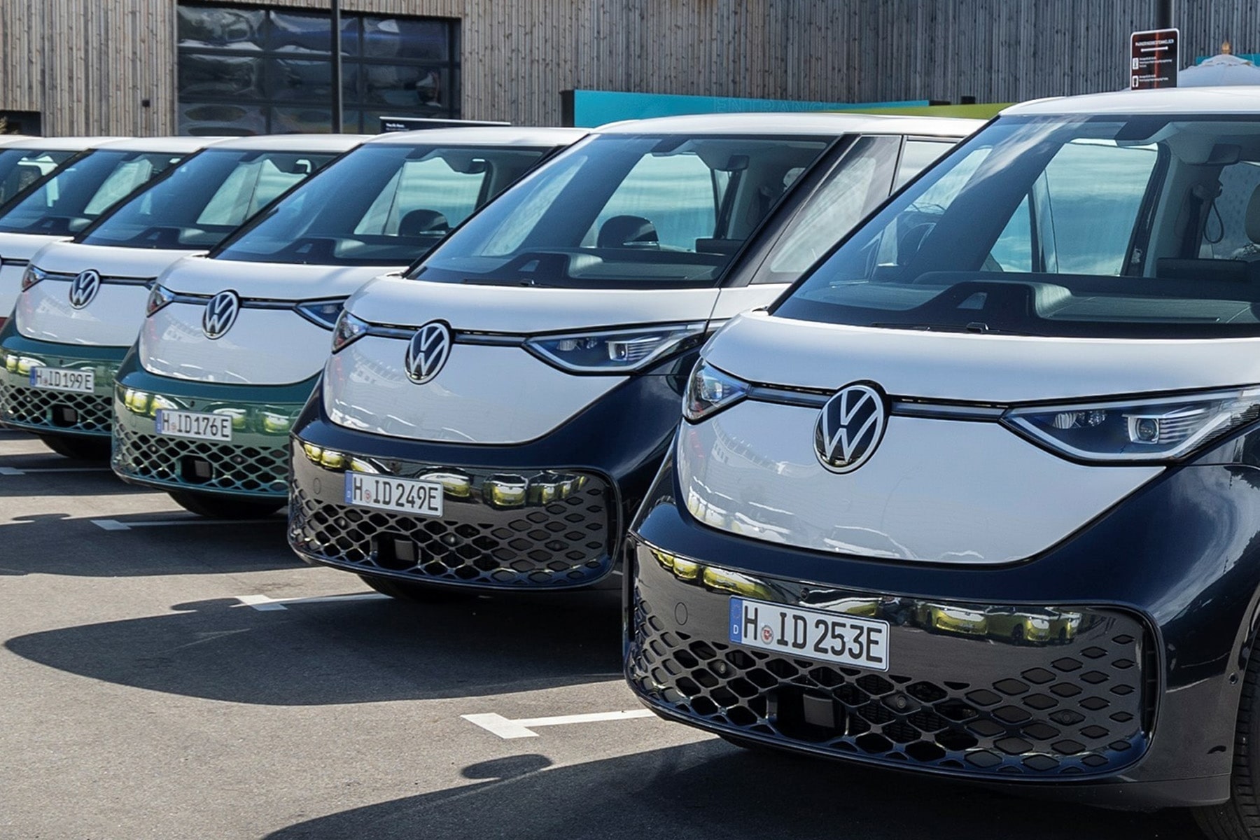 Auch-der-ID-Buzz-Cargo-kommt-mit-langem-Radstand