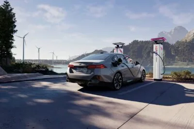Bmw i5 windrad ladesaeule ionity hpc