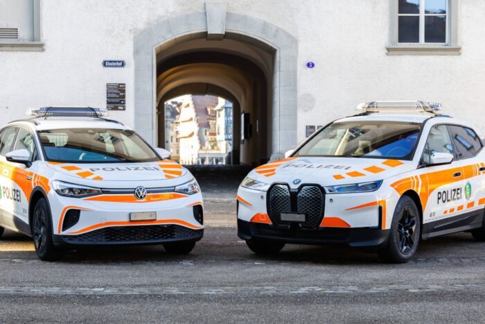 Bmw ix vw id4 polizei st gallen