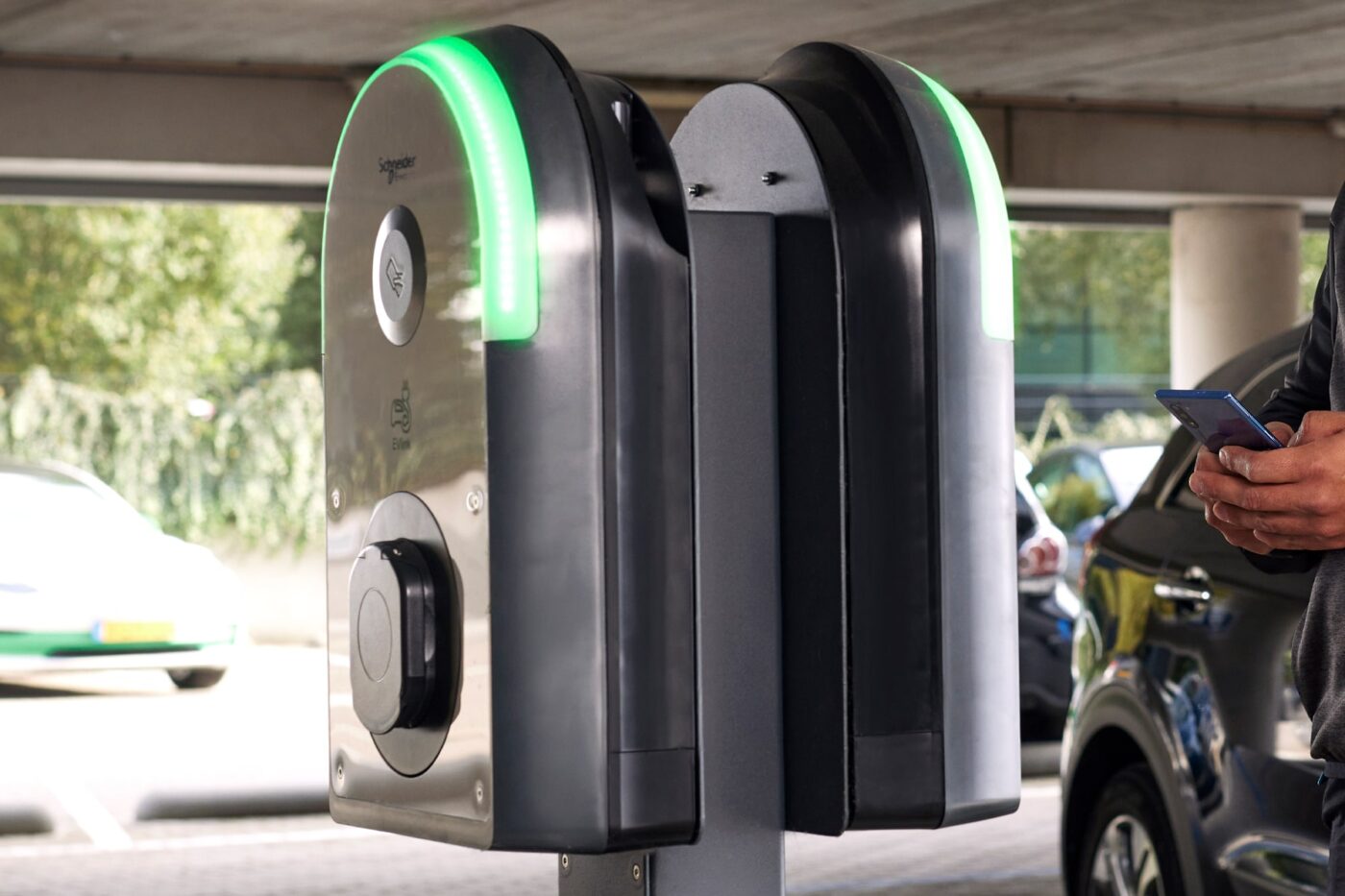 Schneider electric ladestation charging station min