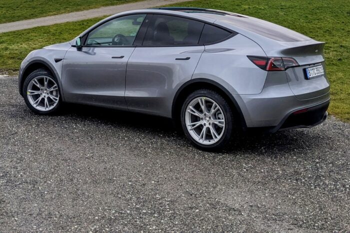 Tesla model y fahrbericht cms min