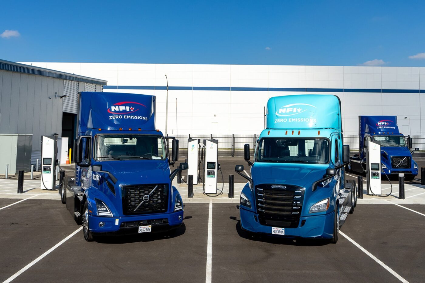 nfi daimler truck freightliner ecascadia volvo trucks vnr electric e lkw electric trucks usa 2024 02 min